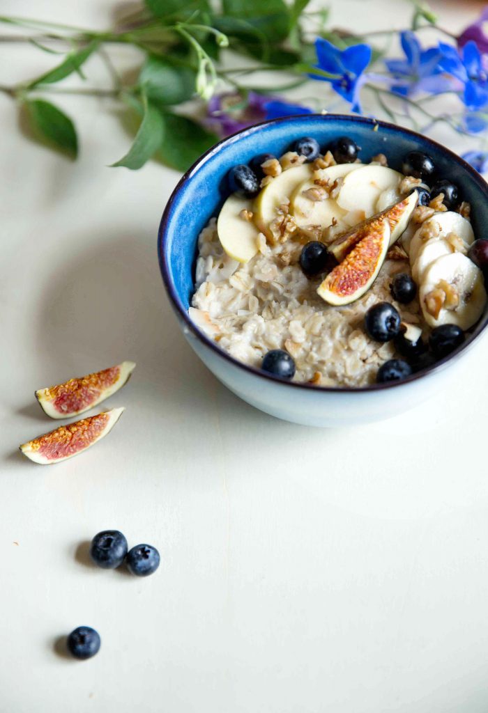 Kokos-Porridge mit dem perfekten Obstsalat - Anja Tanas Kokos-Porridge mit dem perfekten Obstsalat - Anja Tanas