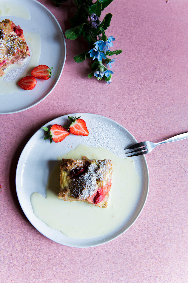 Brotpudding mit Rhabarber und Erdbeeren - Anja Tanas Rezepte